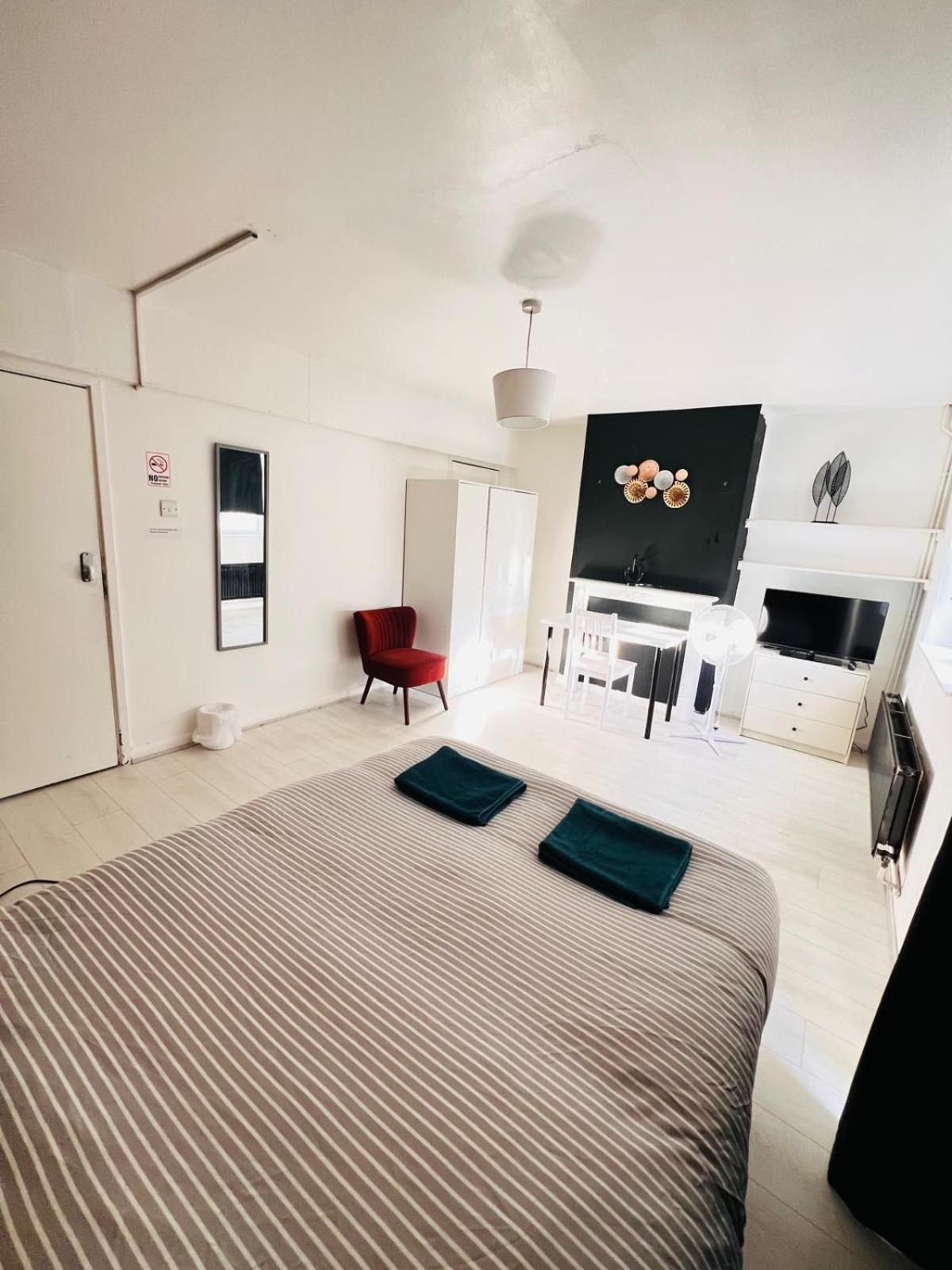 E2 Guest house *