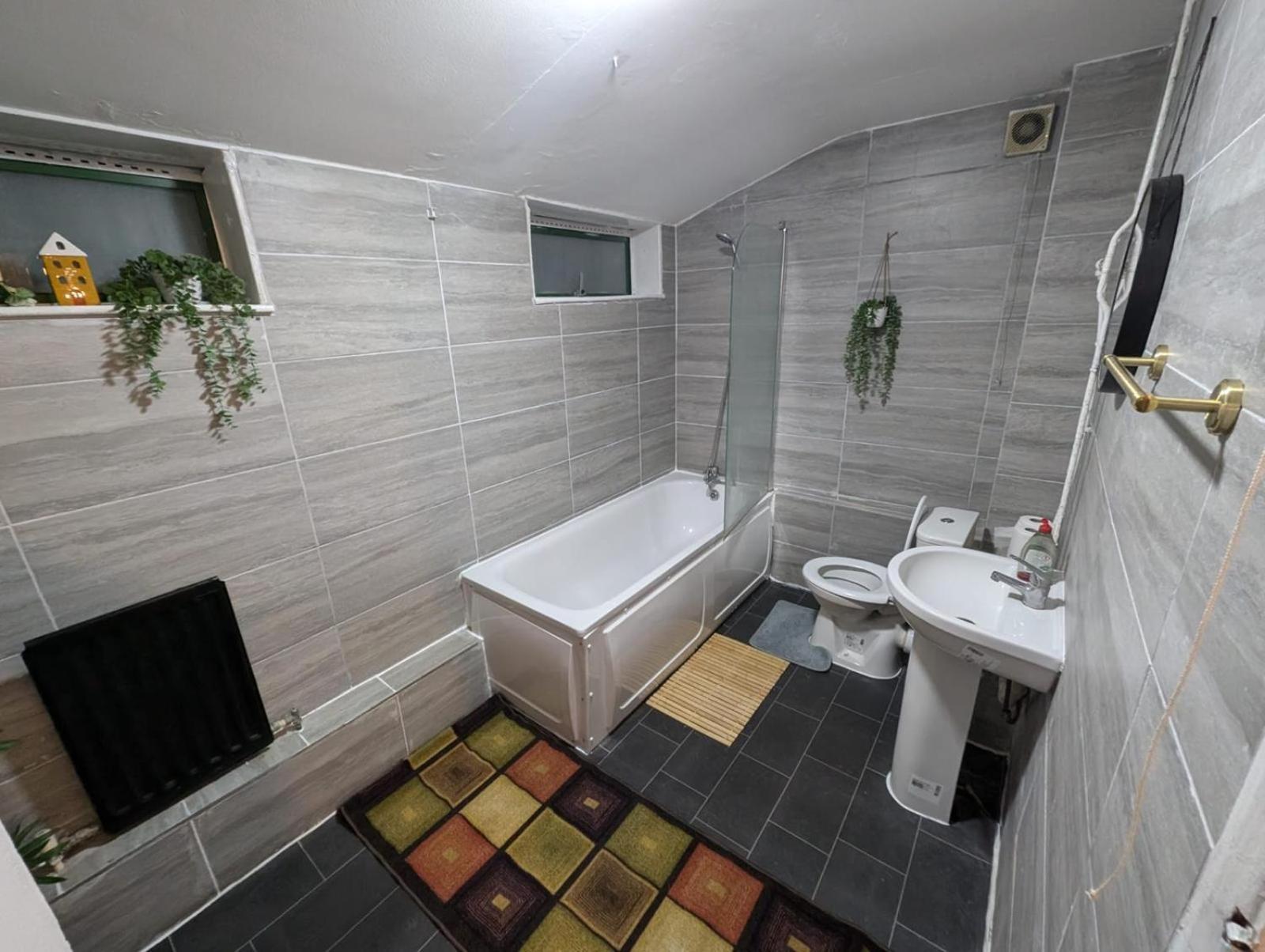 E2 Guest house London