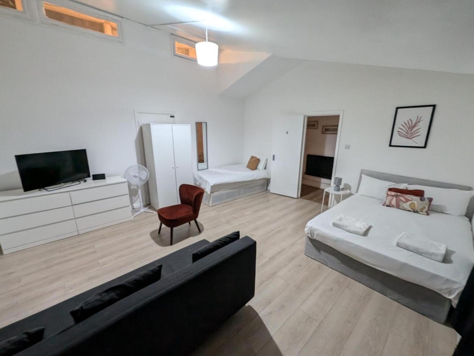 E2 Guest house