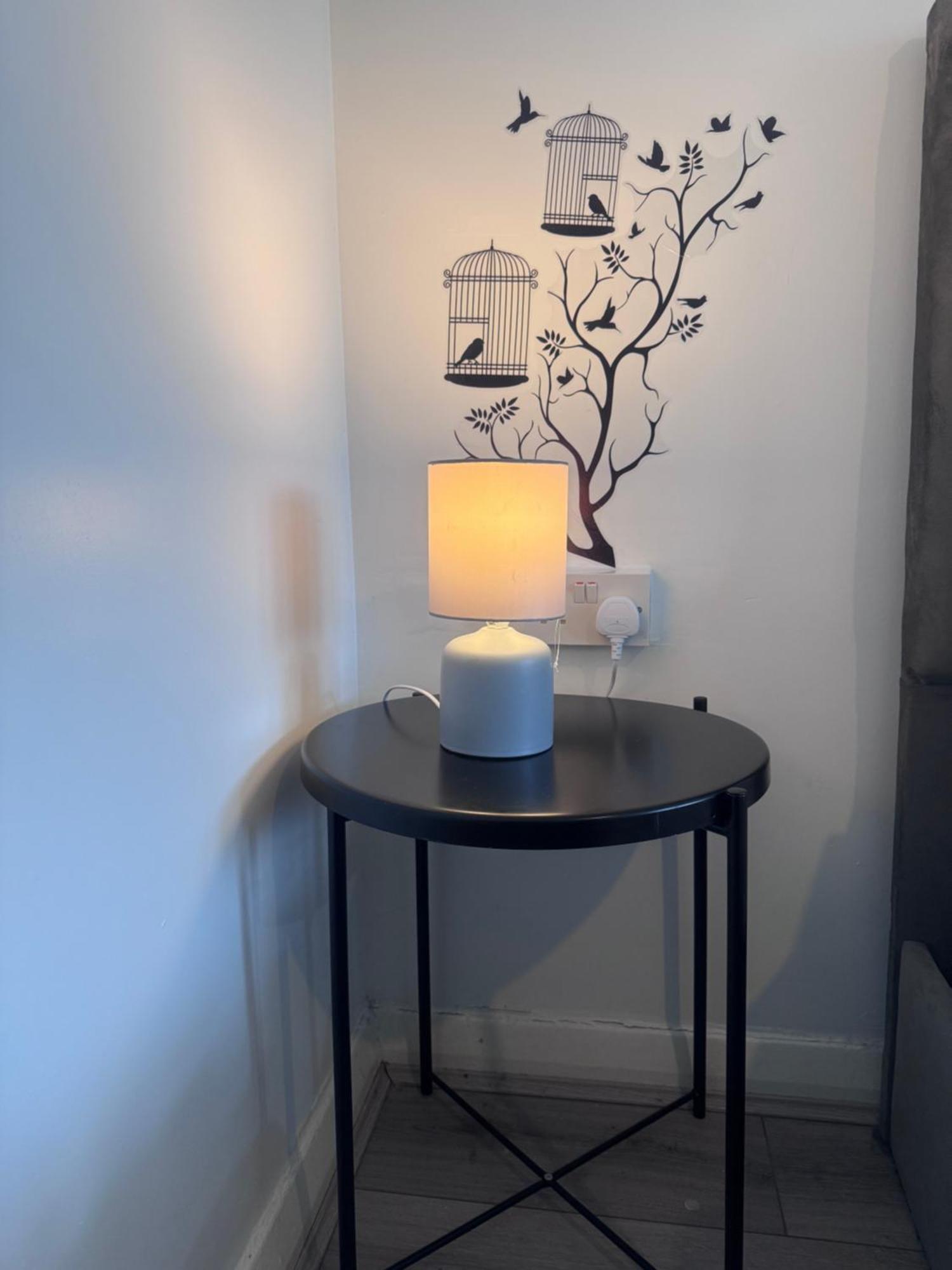 Modern In A 4 Bedroom Flat In London, Shared Bathroom! Londen