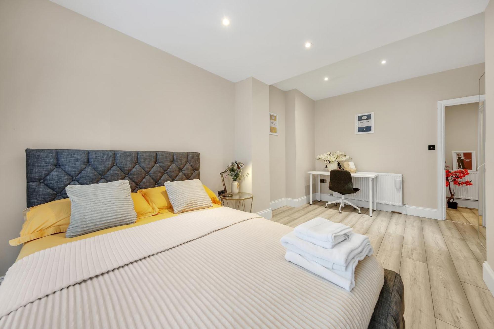 Hammersmith Flat 2 Bedrooms Lgf Apartment London