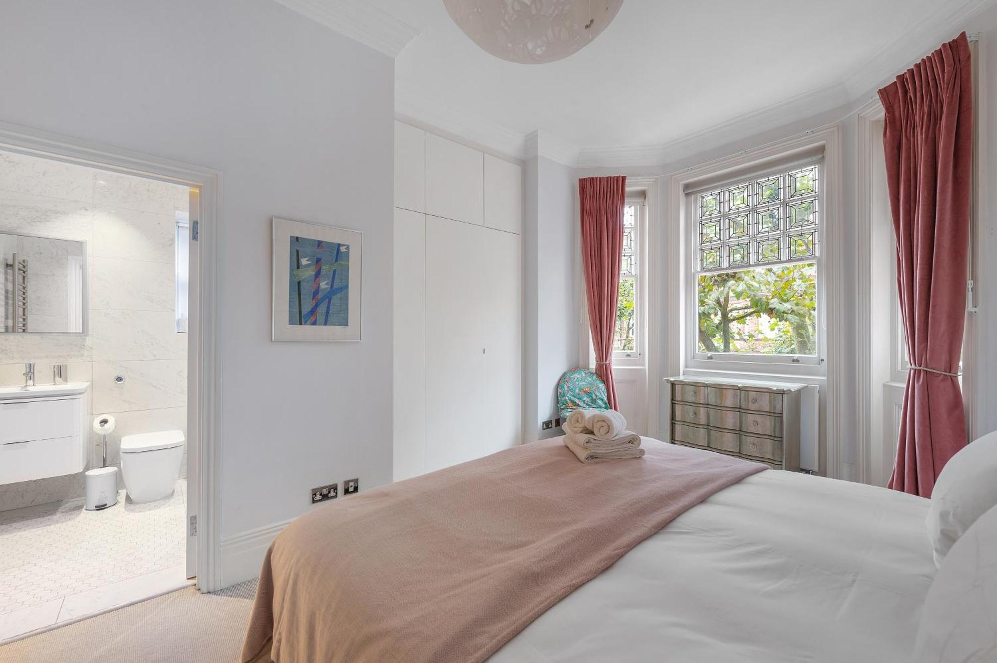 Casa Italia Near Sloane Square, Harrods And Kings Road - Washing Machine & Wifi Apartment *
