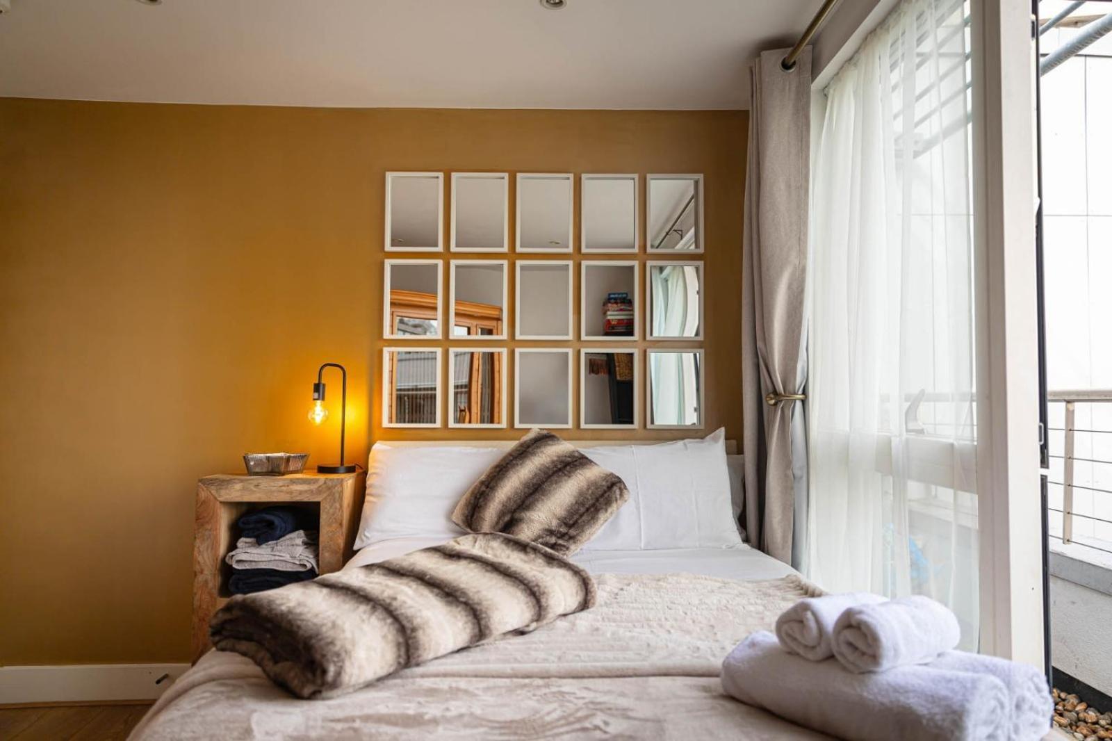 Penthouse - Canary Wharf - 24 Hr Concierge, Gym, Hot Tub, Sauna, Balcony, Terrace Apartment London