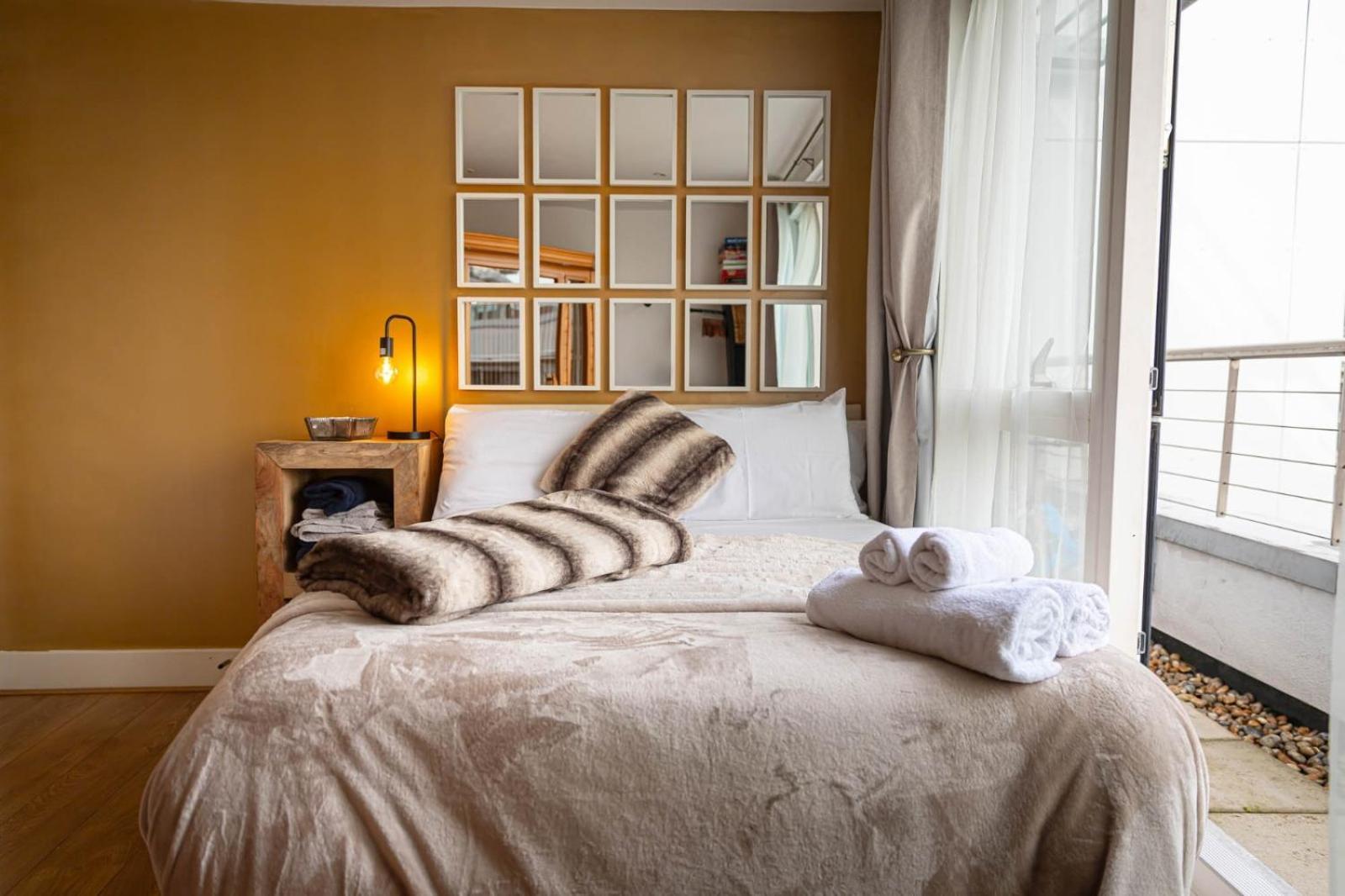 Penthouse - Canary Wharf - 24 Hr Concierge, Gym, Hot Tub, Sauna, Balcony, Terrace * London