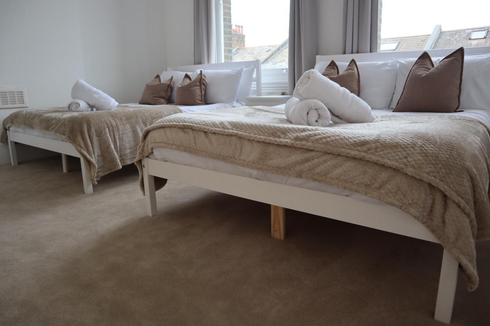 3 Bed, 2 Bath With Terrace & Local Entertainment