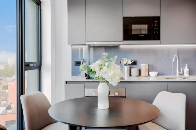 Sky Near O2, Olympic Stadium Canary Wharf Apartment London