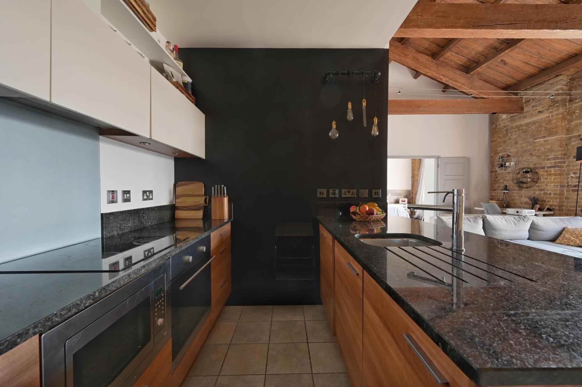 Luxurious Docklands Loft - Steps Away From Excel & Dlr - Free Parking Apartment London