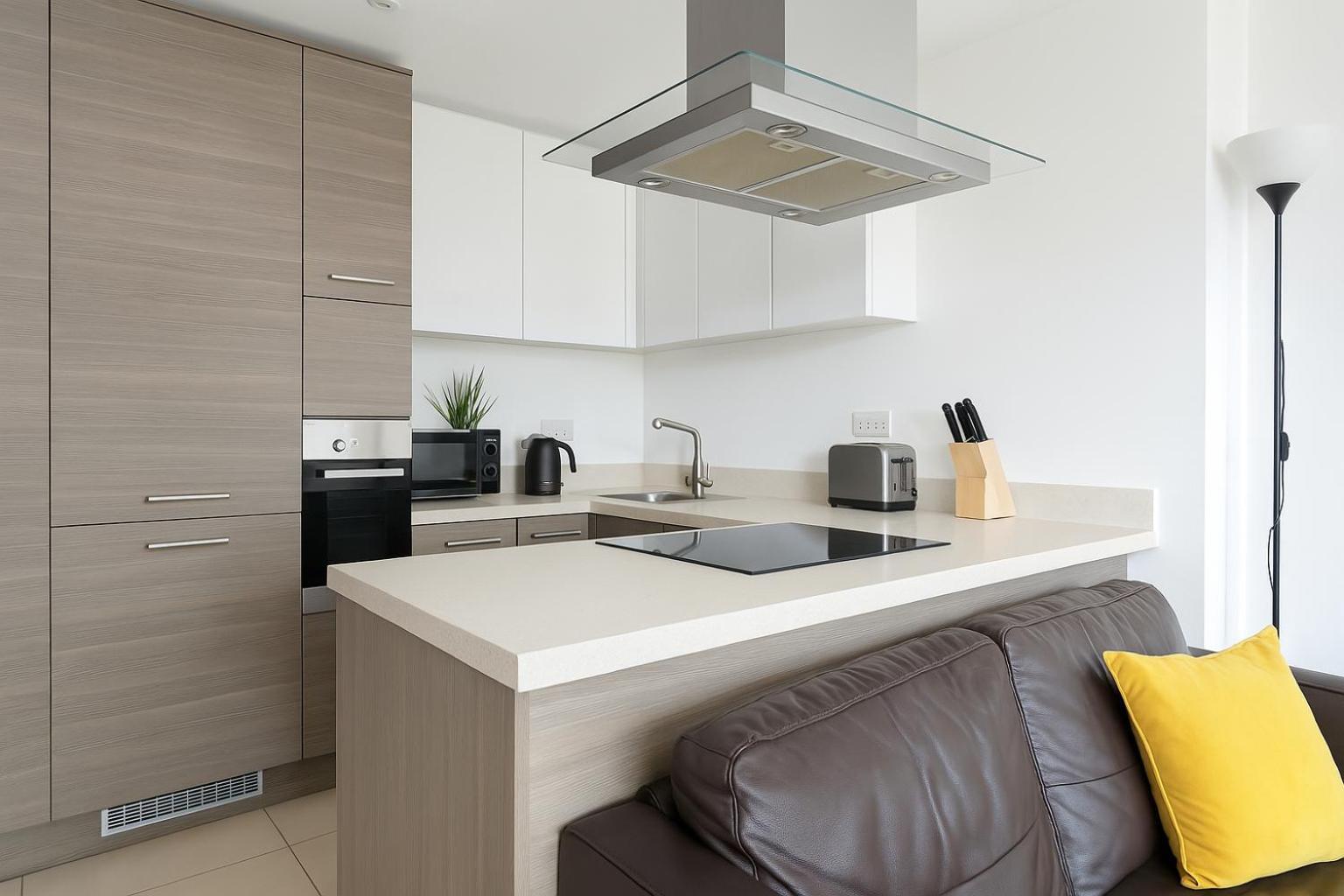 Spacious 2br Acton - Modern Comfort *