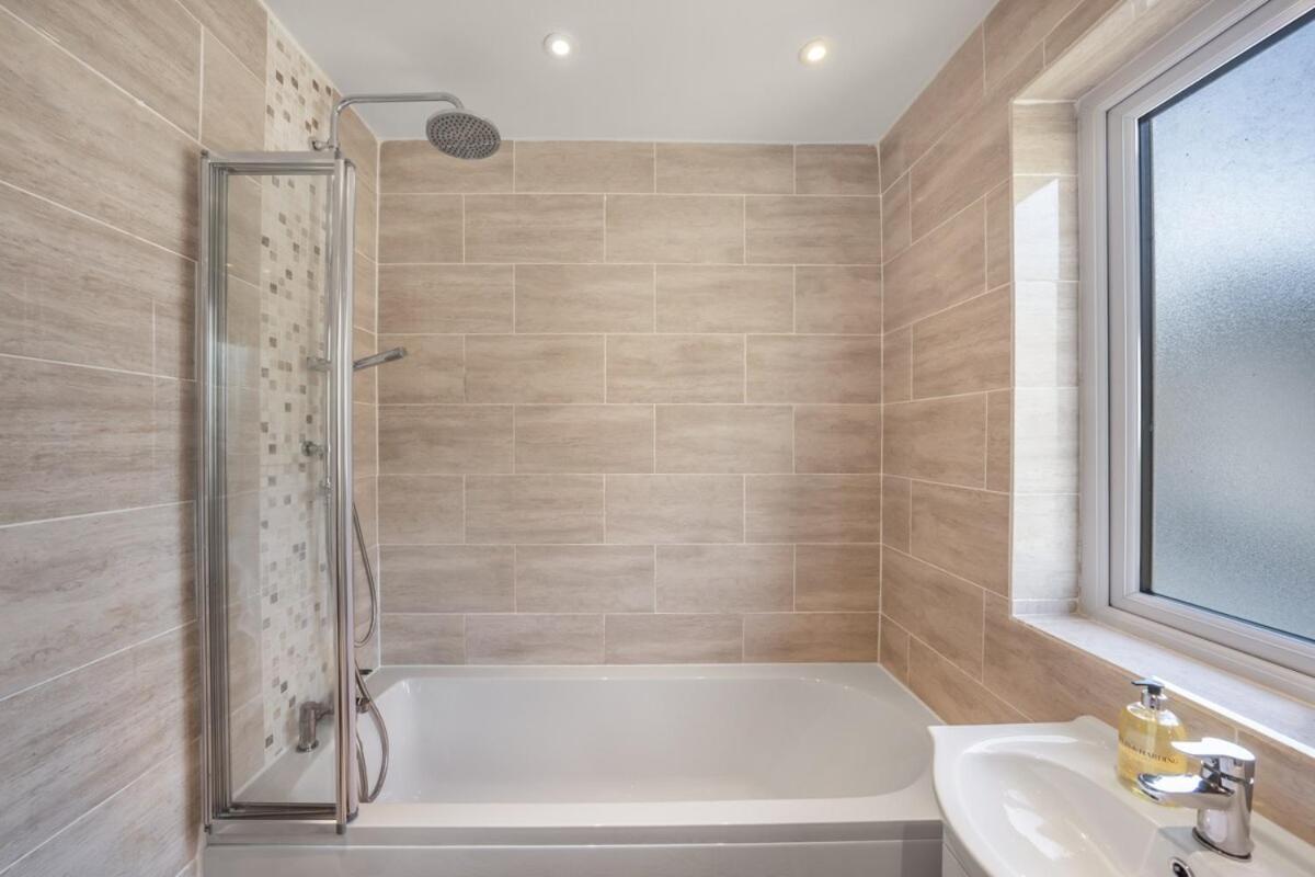 Luxury Tottenham Stadium Retreat - 2 Minute Walk To Stadium *