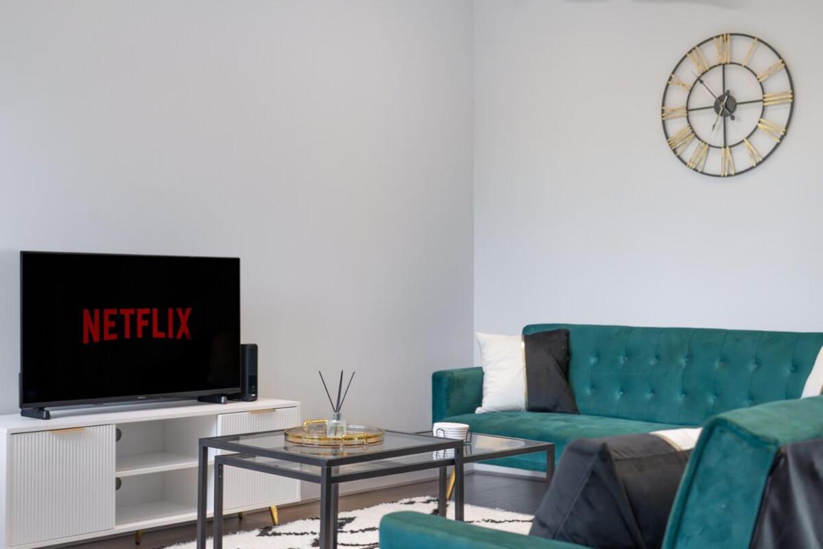 Apartment Luxury Tottenham Stadium Retreat - 2 Minute Walk To Stadium