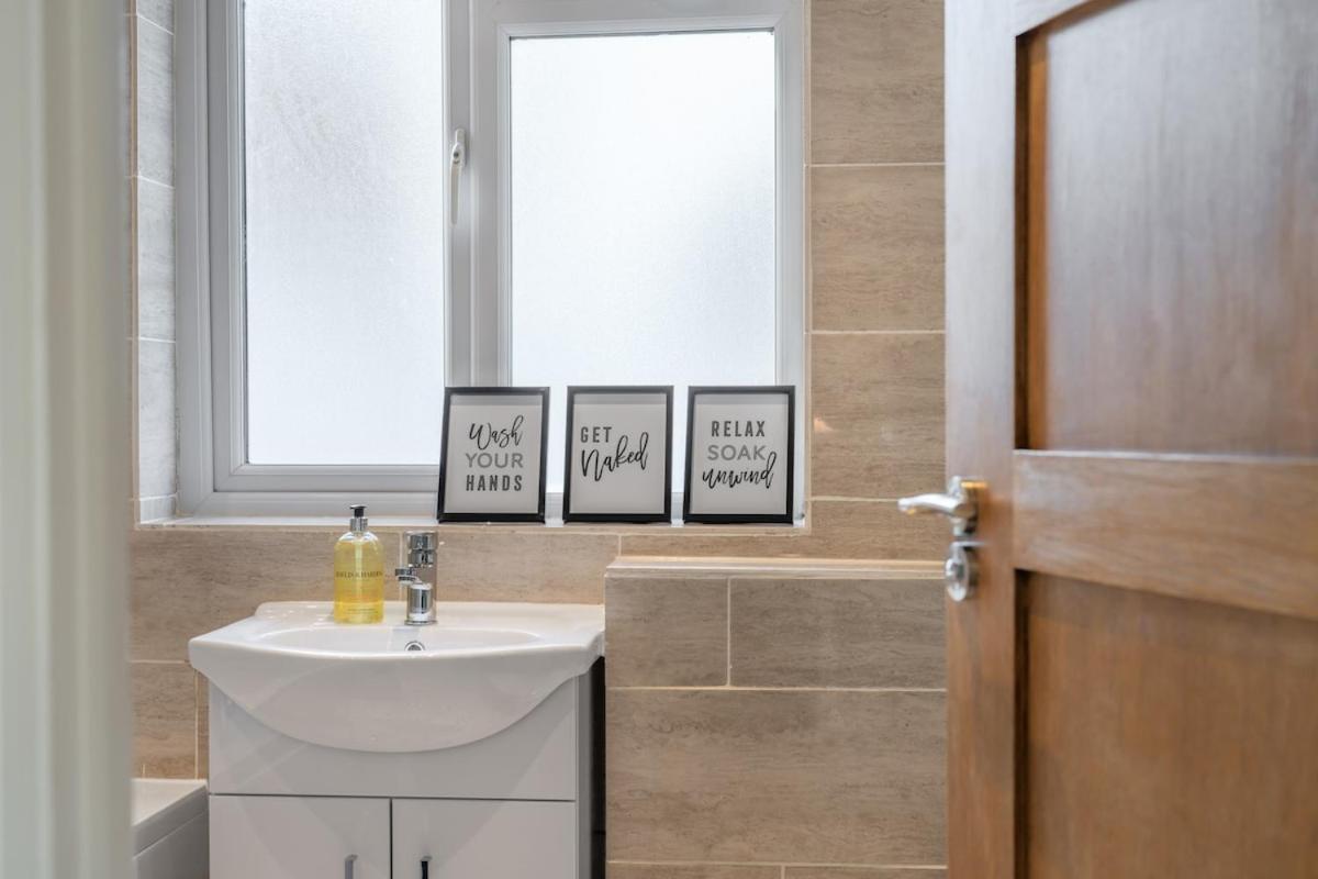 Luxury Tottenham Stadium Retreat - 2 Minute Walk To Stadium London