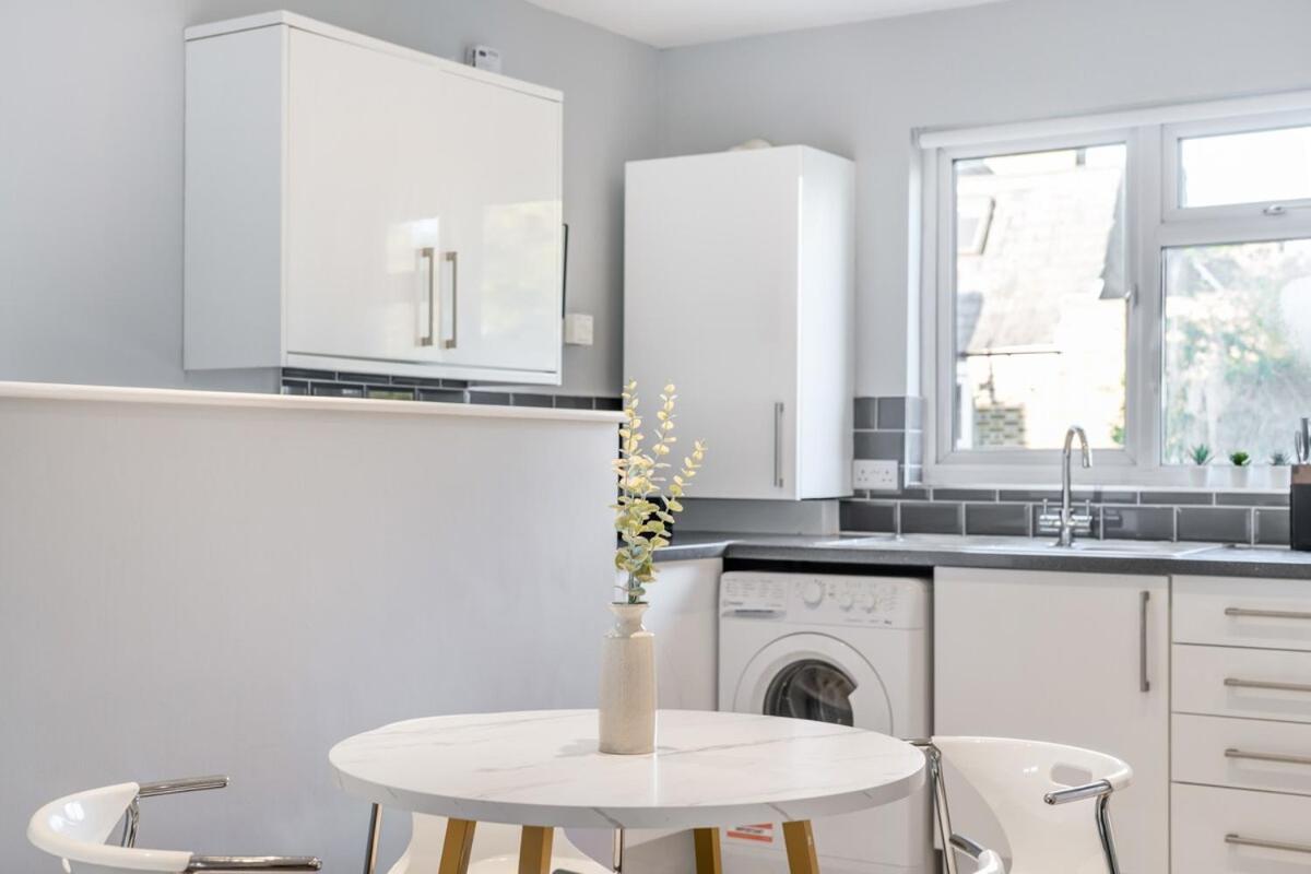 Apartment Luxury Tottenham Stadium Retreat - 2 Minute Walk To Stadium