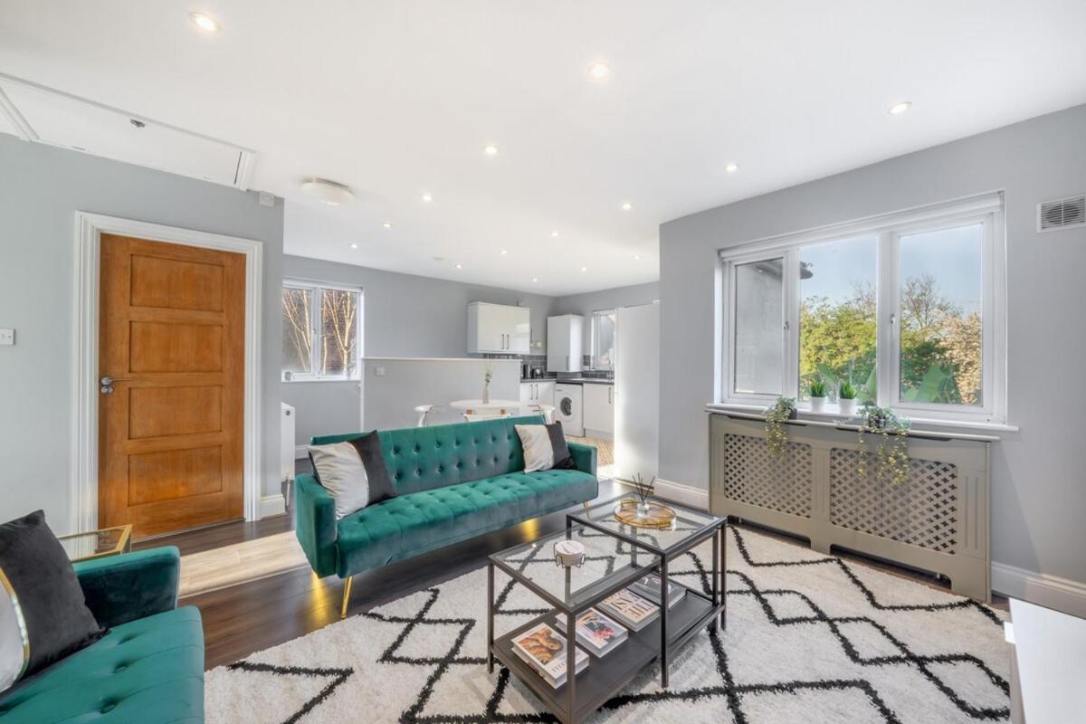 Apartment Luxury Tottenham Stadium Retreat - 2 Minute Walk To Stadium