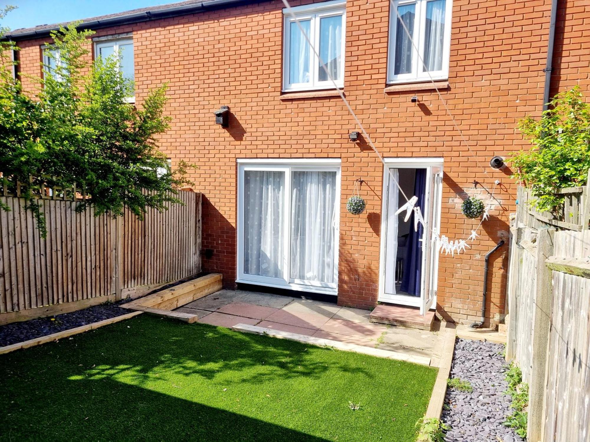 3Bed 2Bath House-Free Parking-Hi Speed Wifi-Garden-Entire Home-2Mins From Train Station Ferienhaus *