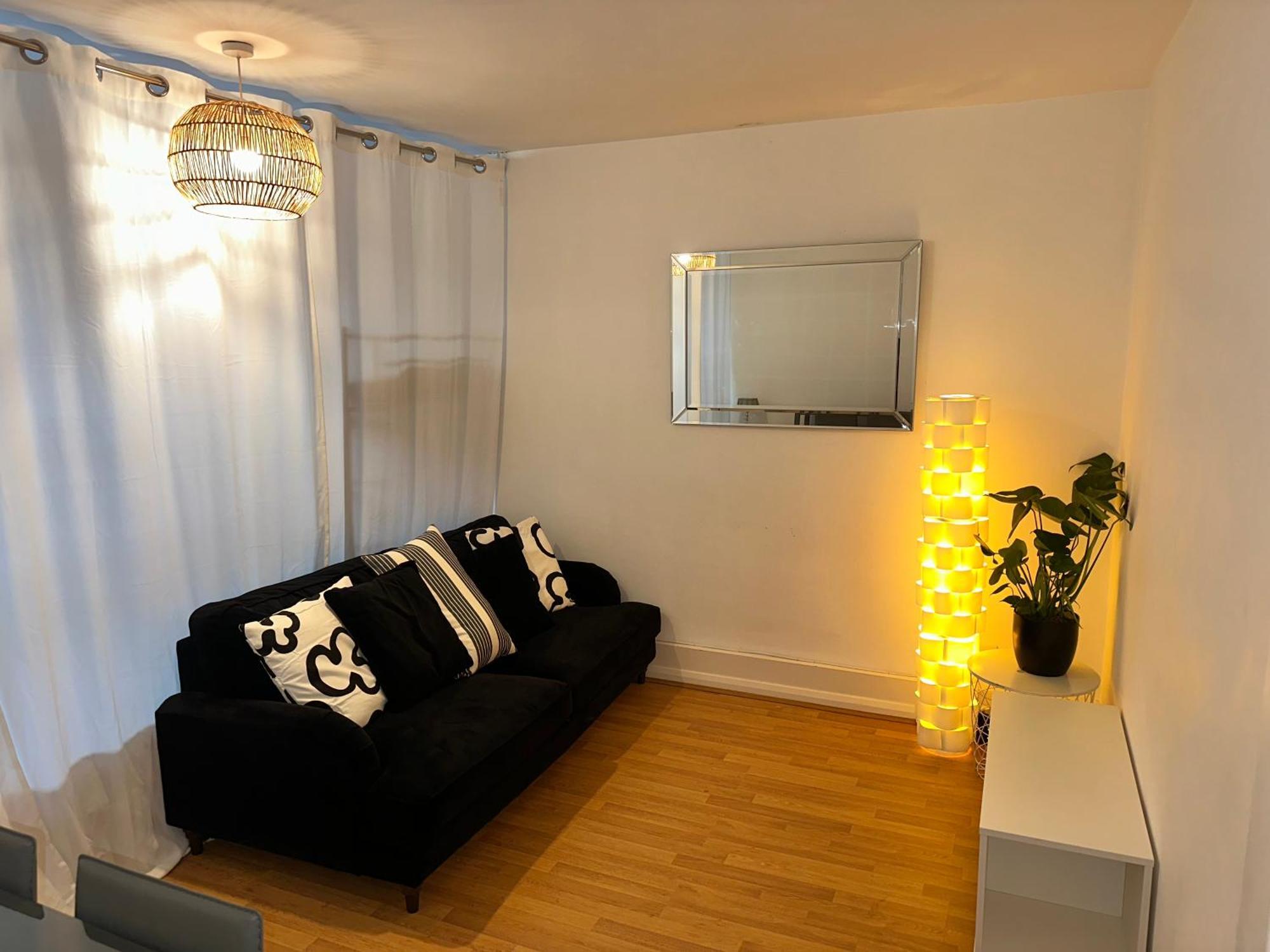 Cozy 2Br Flat , 5 Minutes From Sydenham Train Station London