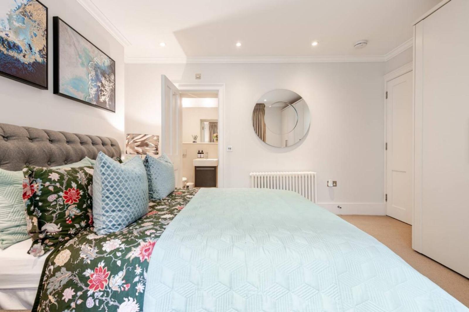 Super Lux 3 Bed By Mayfair Apartment London