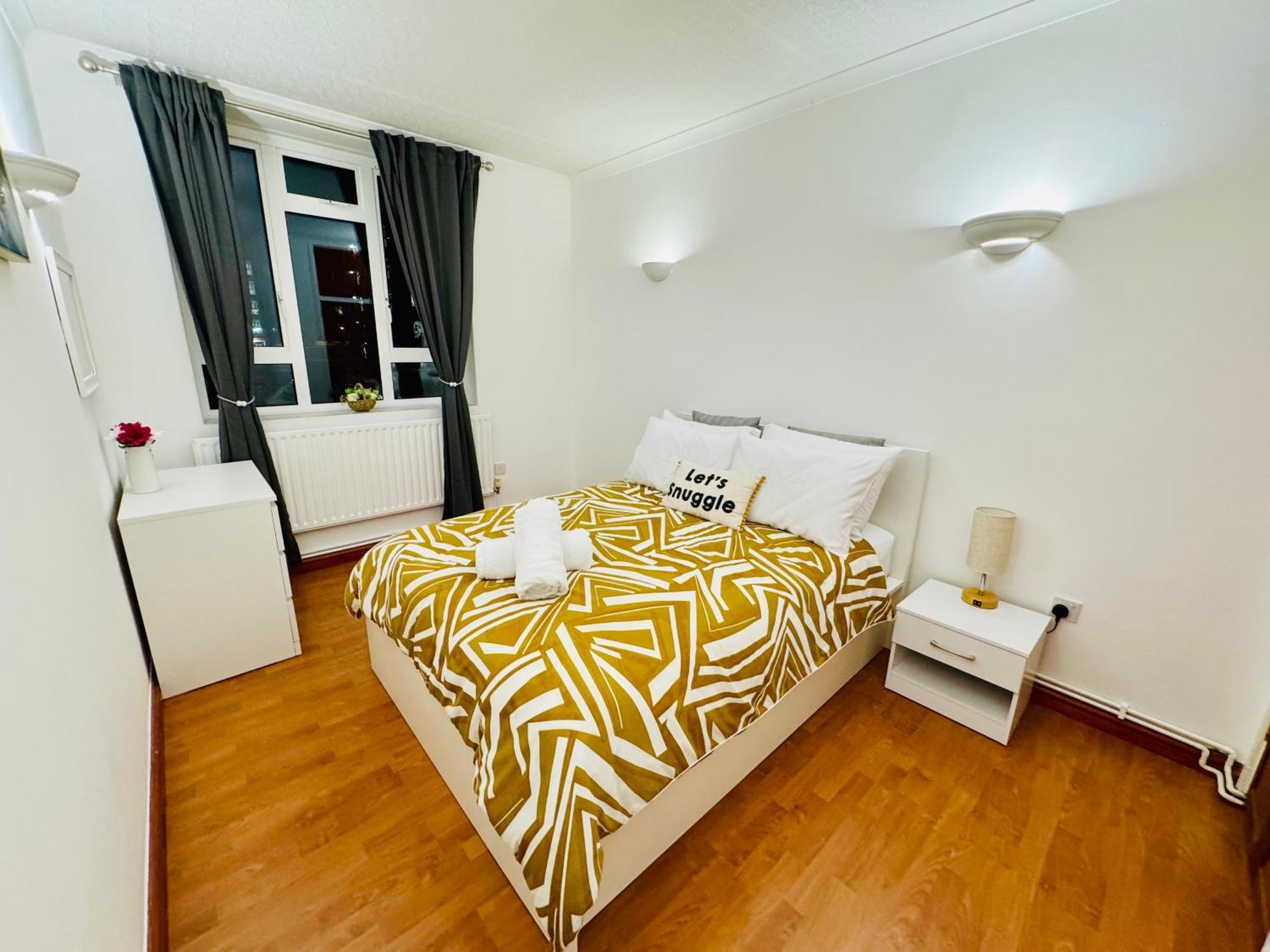 Vauxhall, River Thames, Big Ben Retreat, Family London