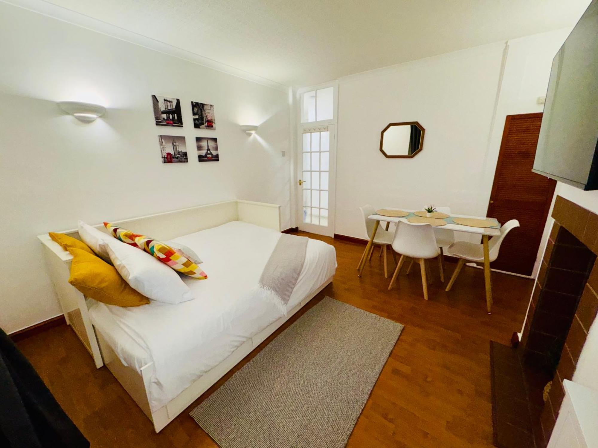 Vauxhall, River Thames, Big Ben Retreat, Family Apartment *