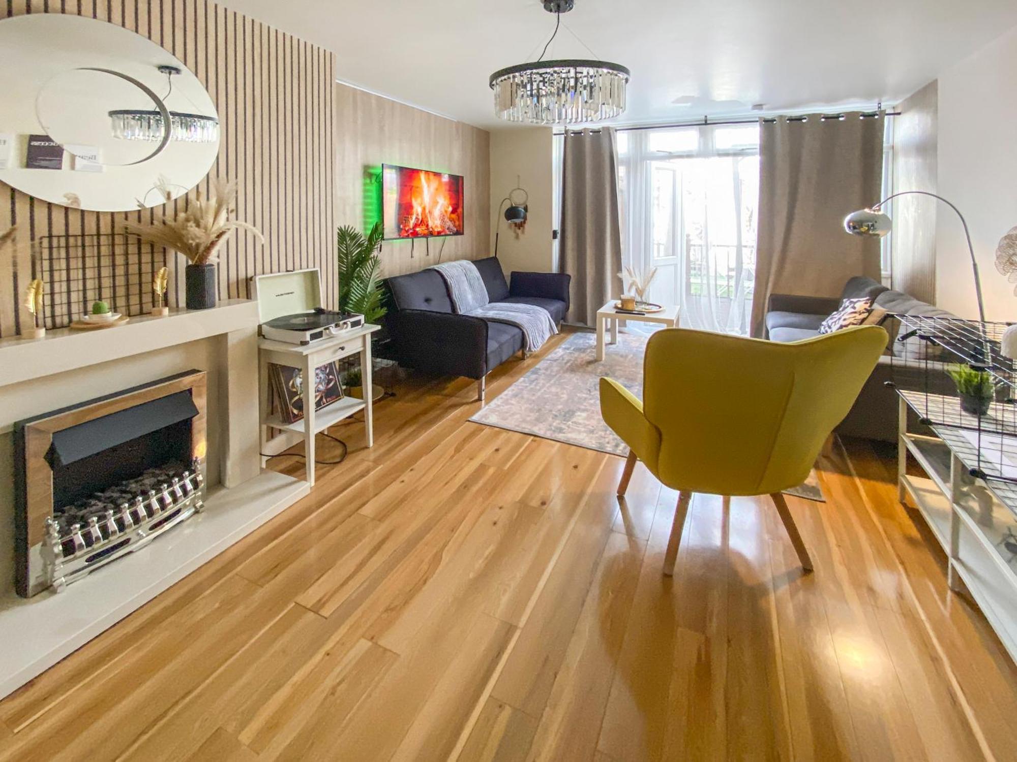 Relaxhaus! 3br Garden Retreat With 2 Saunas, Hot Tub And Cinema