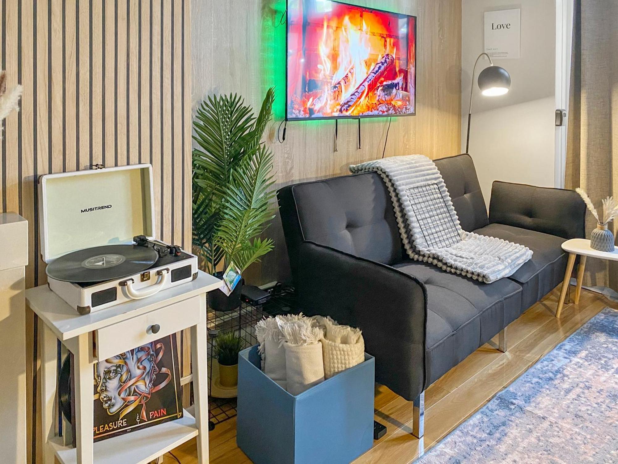 Relaxhaus! 3br Garden Retreat With 2 Saunas, Hot Tub And Cinema *