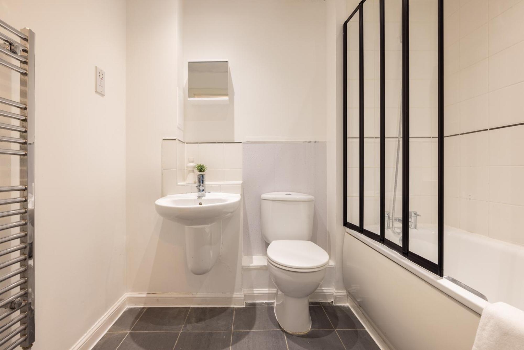 Elegant 2-bedroom Flat In The Heart Of Wembley