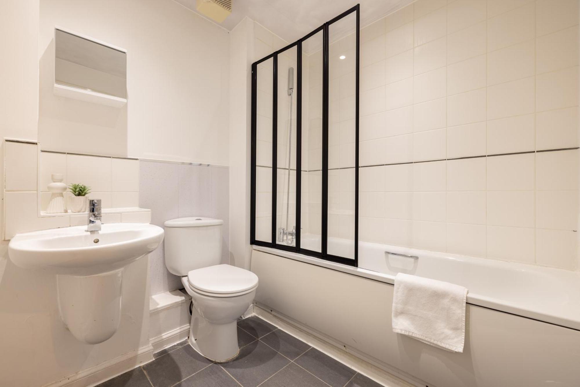 Elegant 2-bedroom Flat In The Heart Of Wembley * London