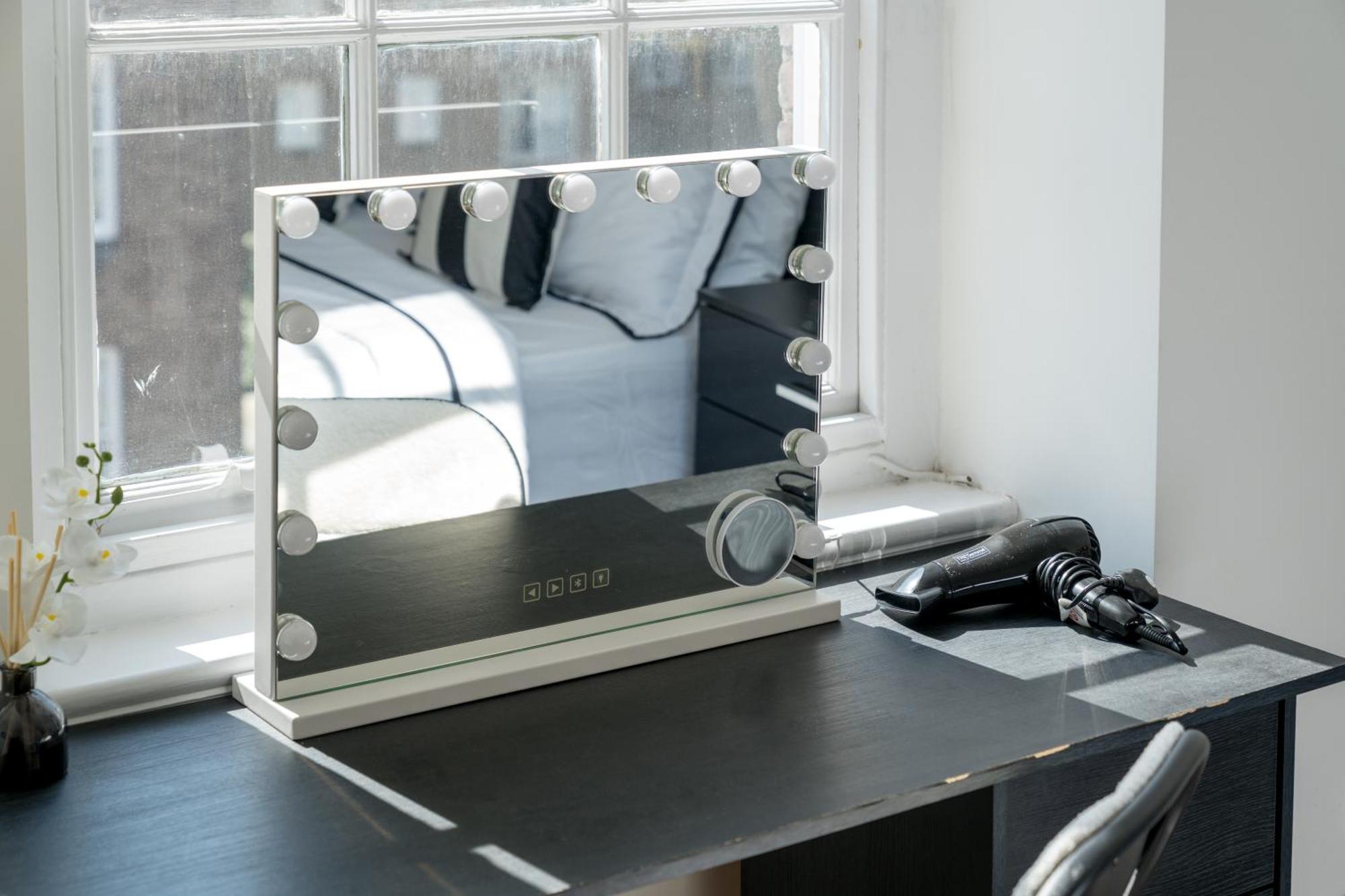 Queensway Dream, Hyde Park Apartment