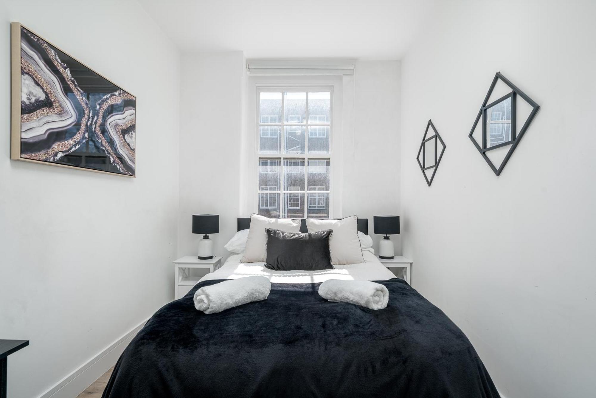 Queensway Dream, Hyde Park Apartment