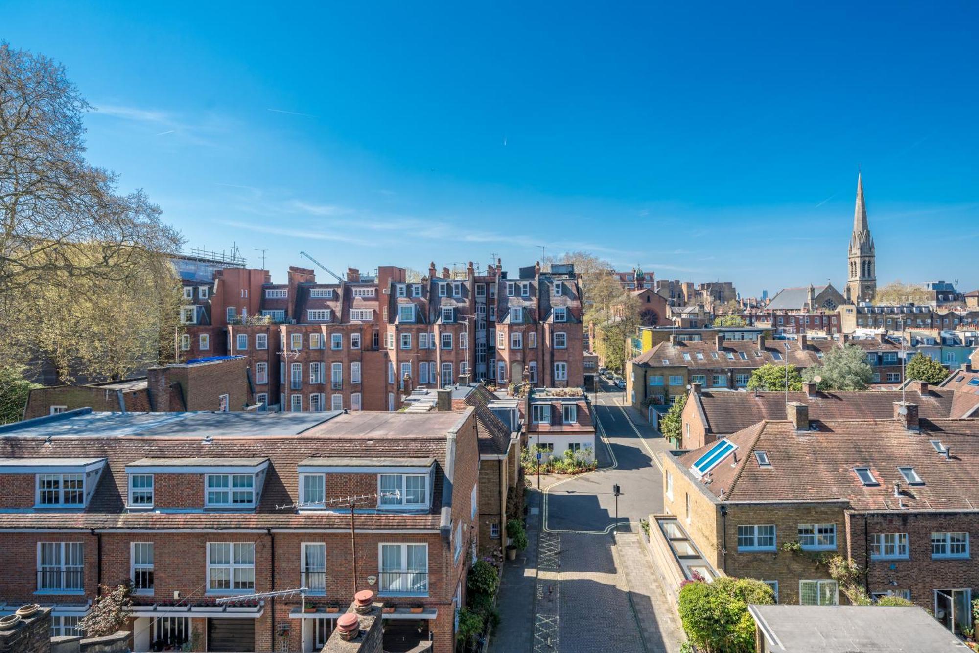 Queensway Dream, Hyde Park Apartment
