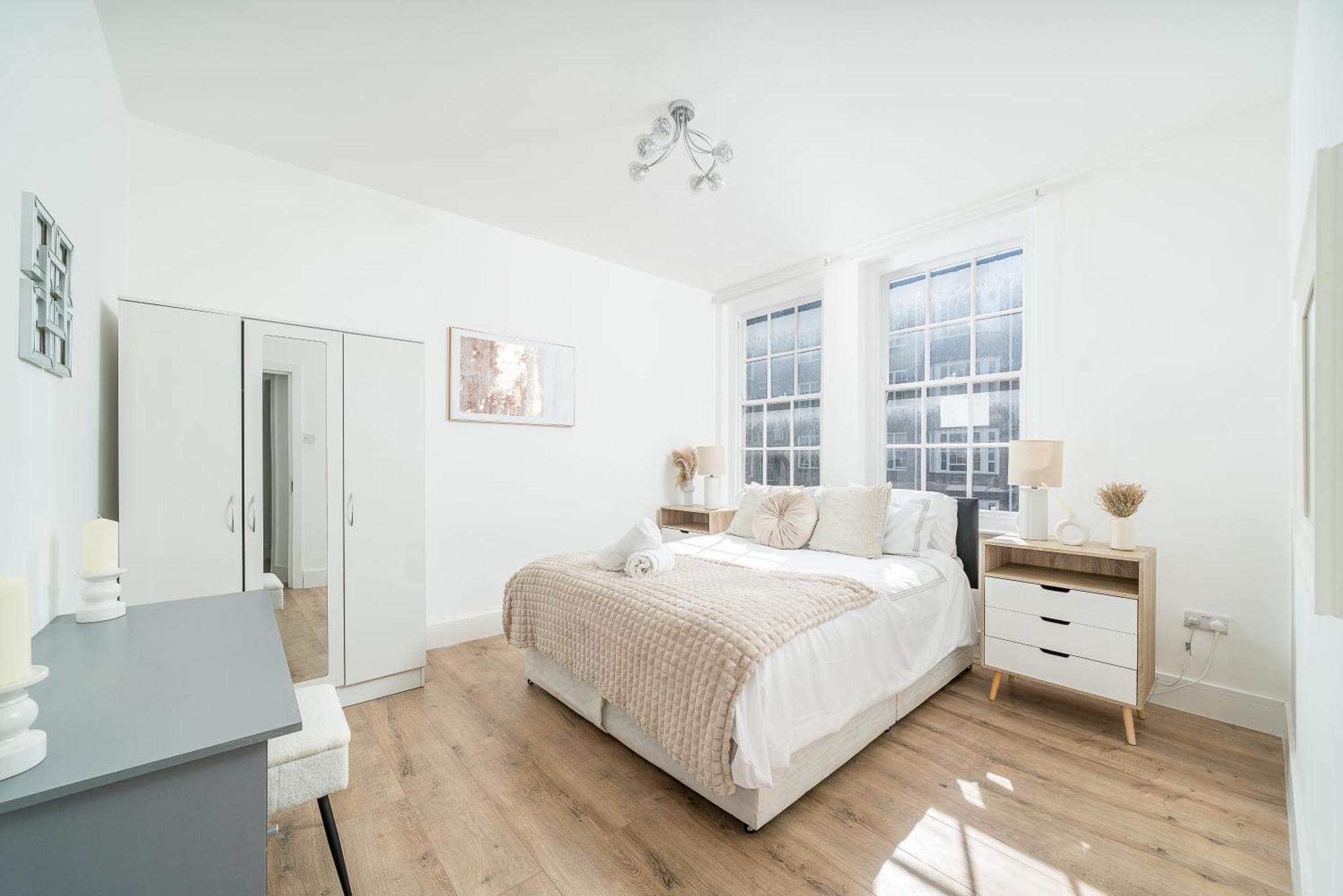 Queensway Dream, Hyde Park Apartment *