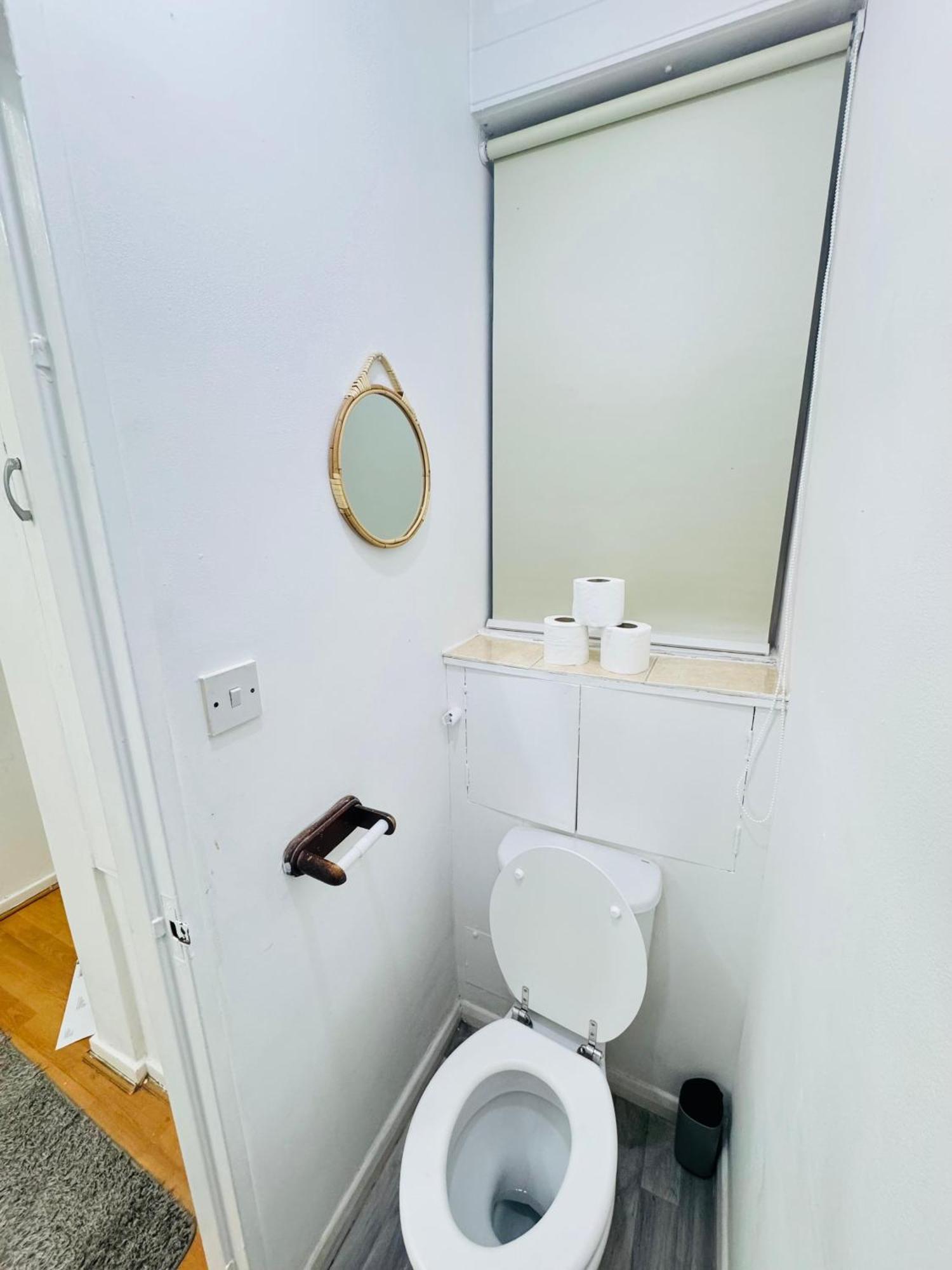 Two Bedroom In Paddington Apartment *