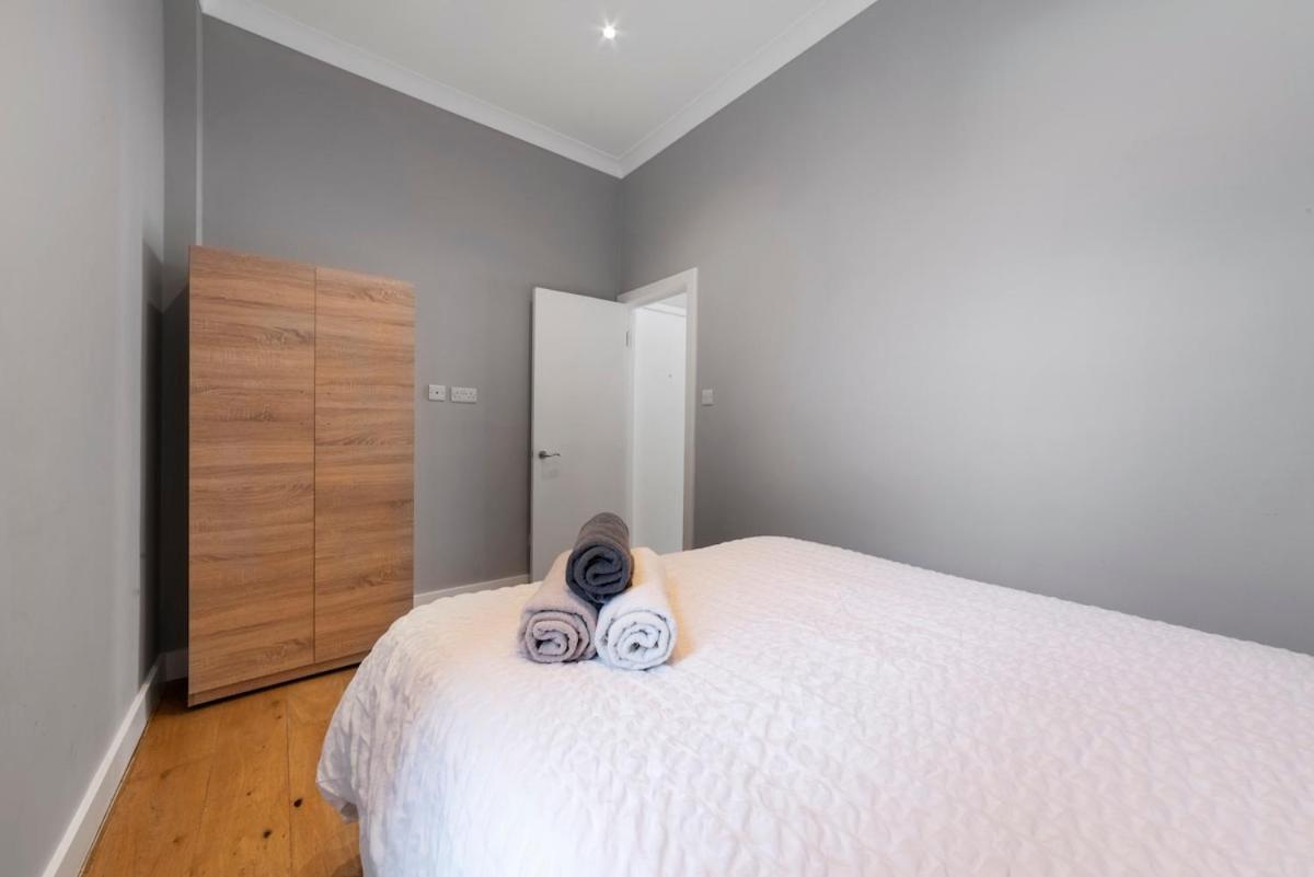 Queens Park 1 Bed Sleeps 4 Ppl Ground Floor London
