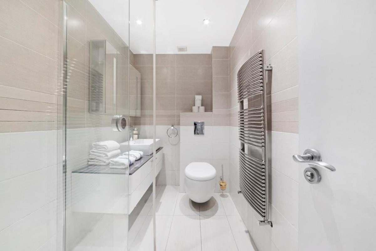 Queens Park 1 Bed Sleeps 4 Ppl Ground Floor