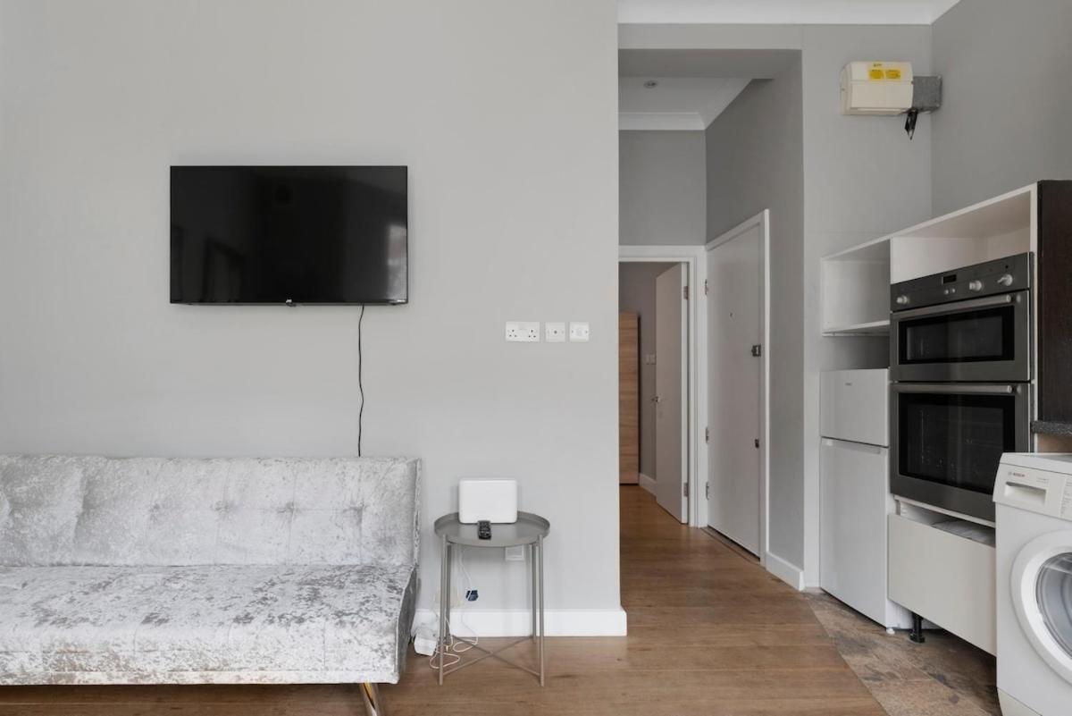 Queens Park 1 Bed Sleeps 4 Ppl Ground Floor *