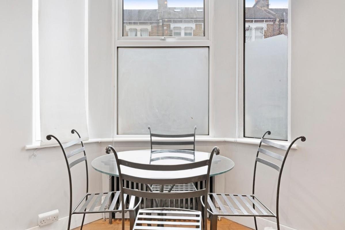 Queens Park 1 Bed Sleeps 4 Ppl Ground Floor Apartment