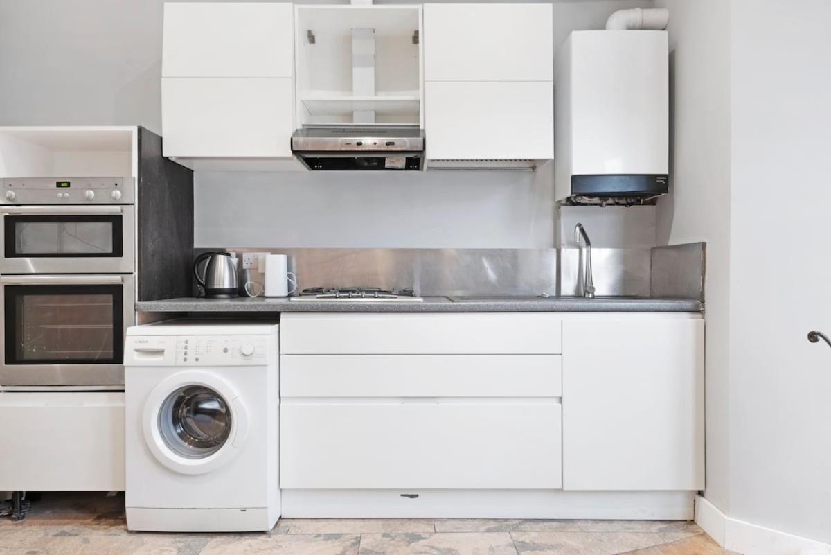 Queens Park 1 Bed Sleeps 4 Ppl Ground Floor London
