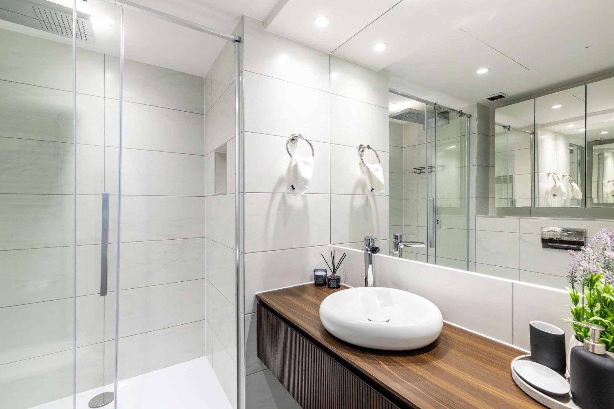 Italian Elegance In Riverside Battersea Apartment London