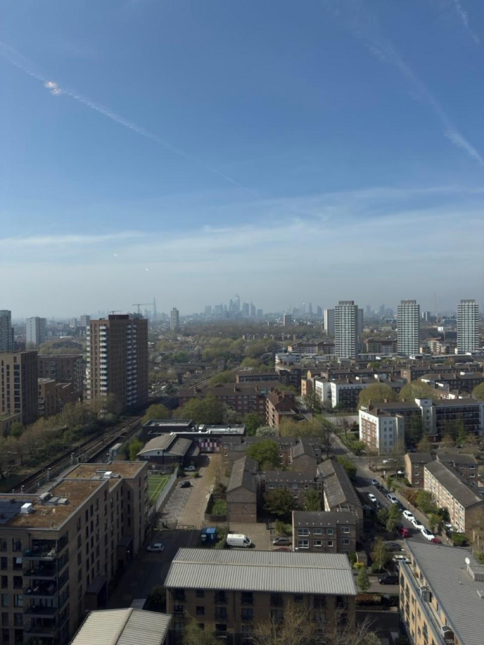 Sky Near O2, Olympic Stadium Canary Wharf Apartment