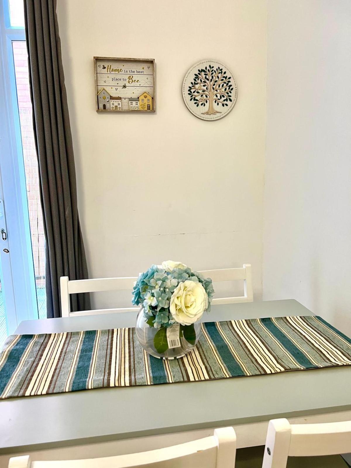 Specious Flat In A Good Location Apartment *
