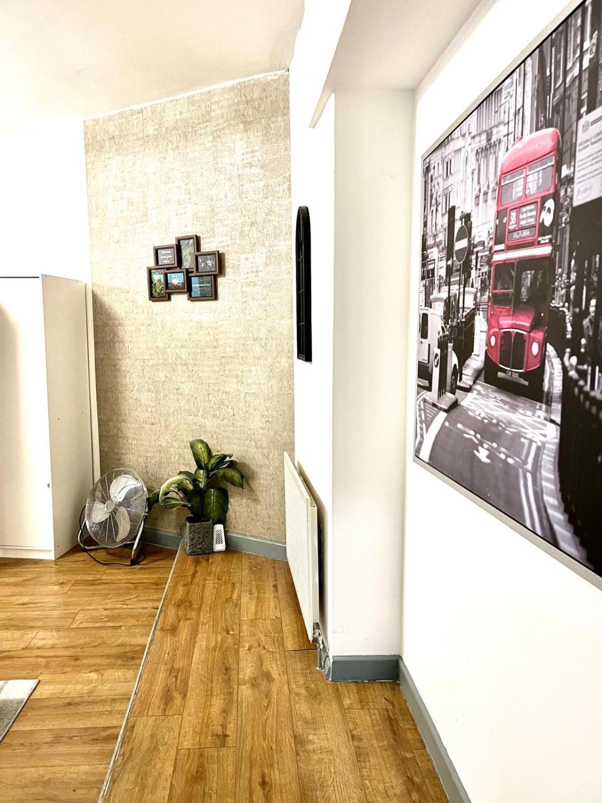 Specious Flat In A Good Location *
