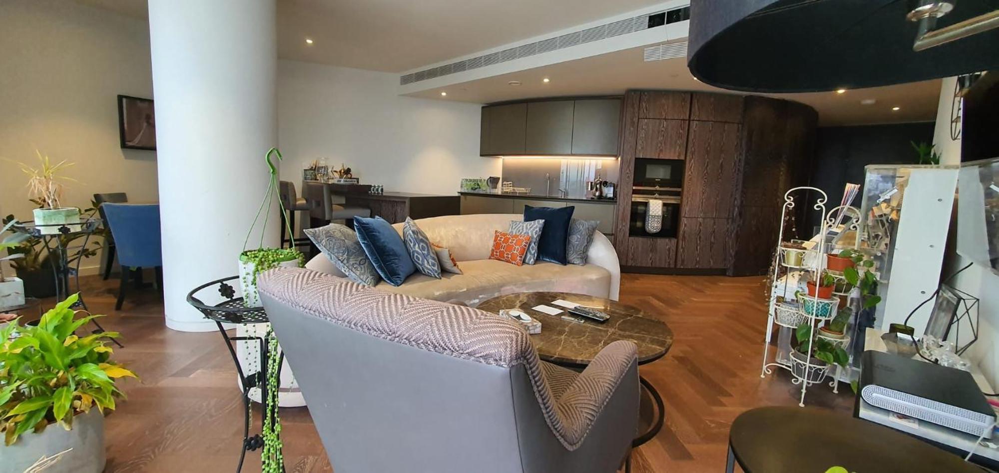 River Facing Luxury Flat * London