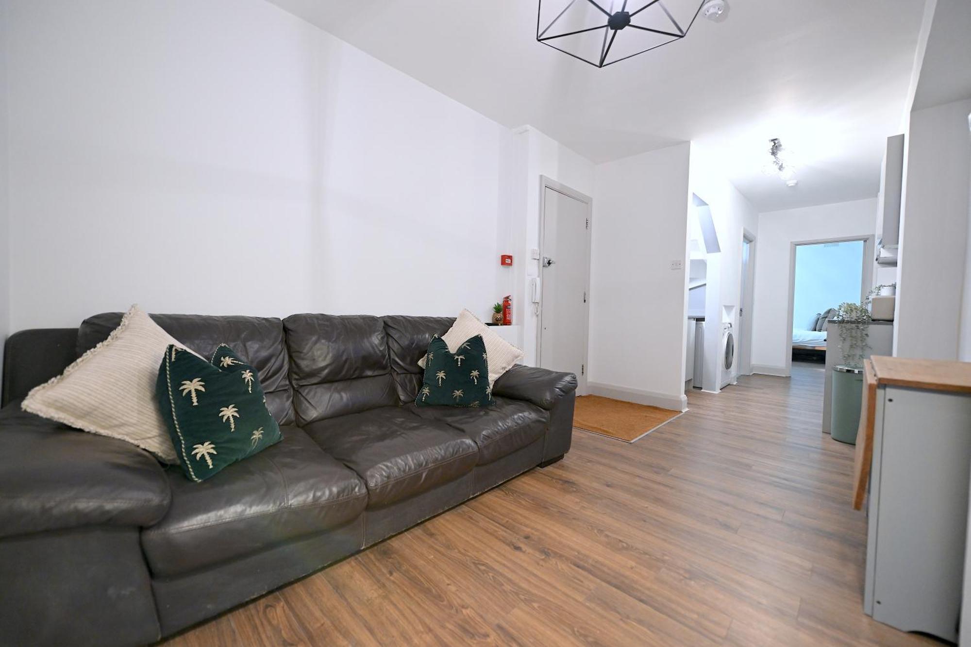 Fully Refurbed 2025 1 Minute To Old Street Station Apartment