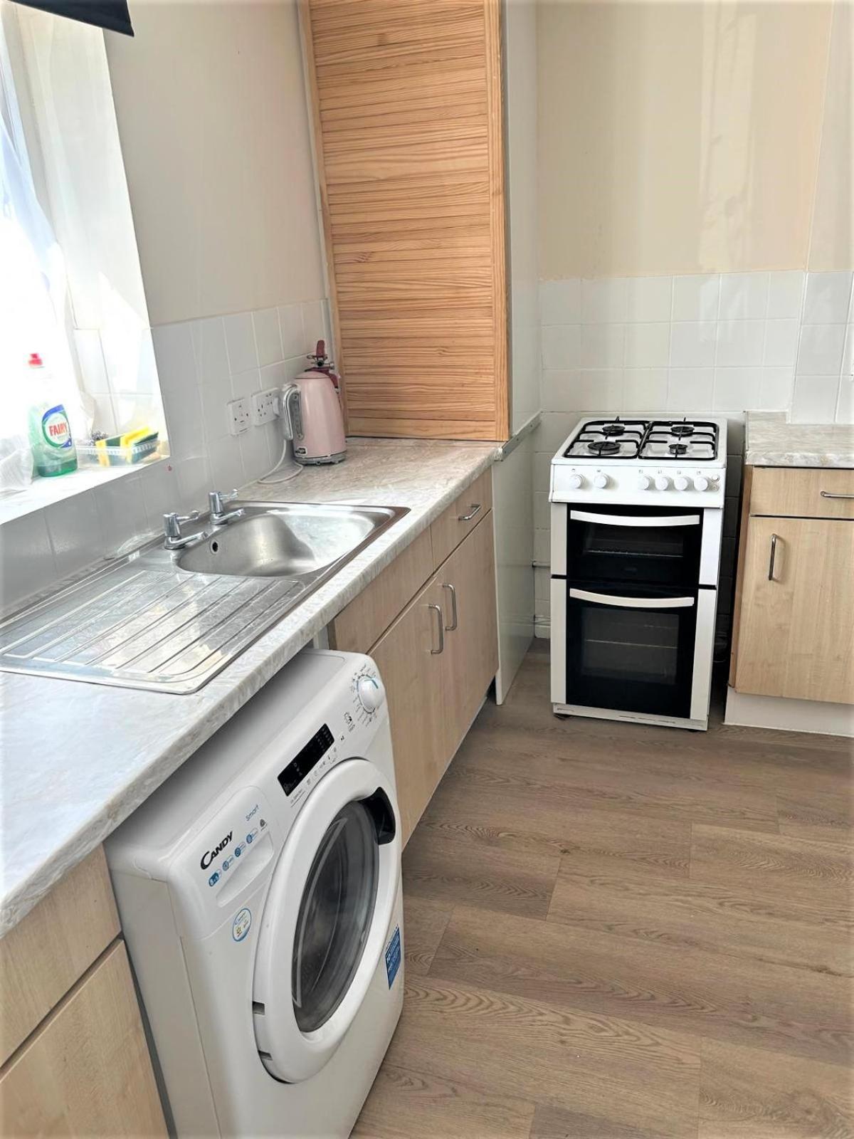 Apartment Zone 2 Lovely 4 Bedroom - 3 Trowbridge Road London