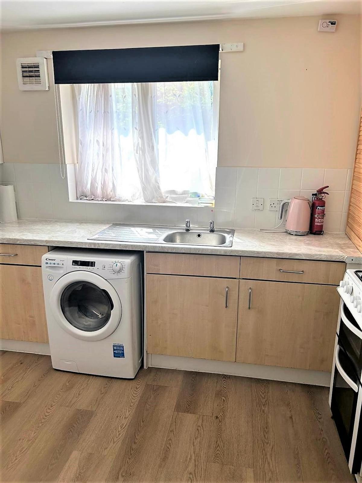 Zone 2 Lovely 4 Bedroom - 3 Trowbridge Road * London