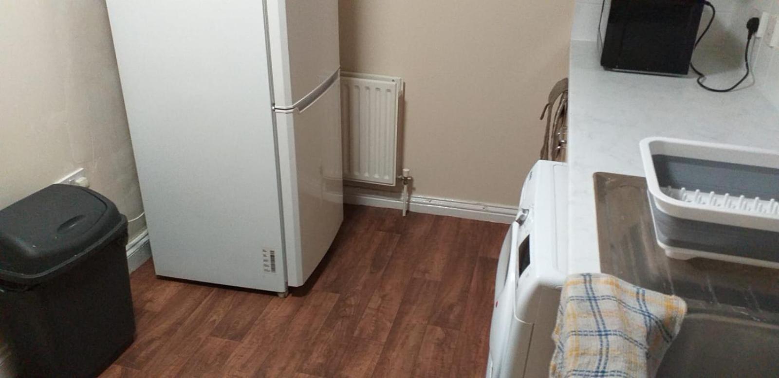 Zone 2 Lovely 4 Bedroom - 3 Trowbridge Road