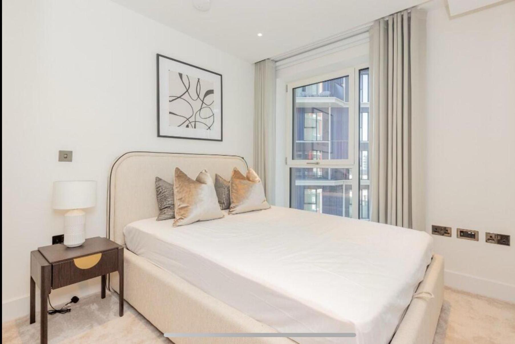 Luxury Modern 2bd 2ba White Living * London