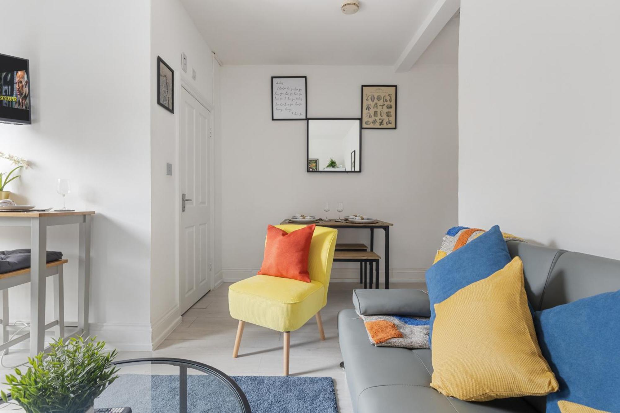 Modern & Cosy 2 Bedroom With Free Parking Near Wembley Apartment