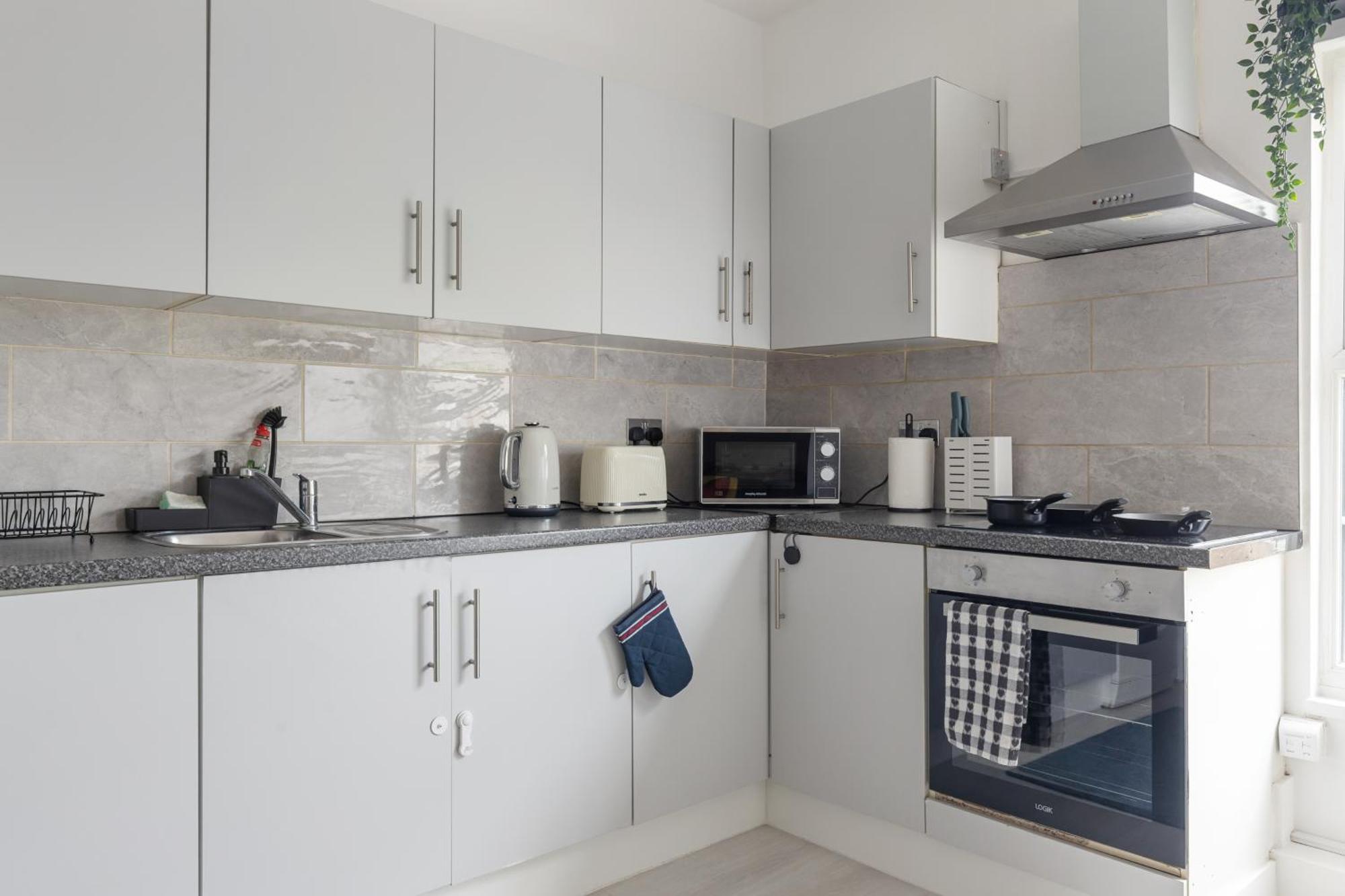 Modern & Cosy 2 Bedroom With Free Parking Near Wembley Apartment London