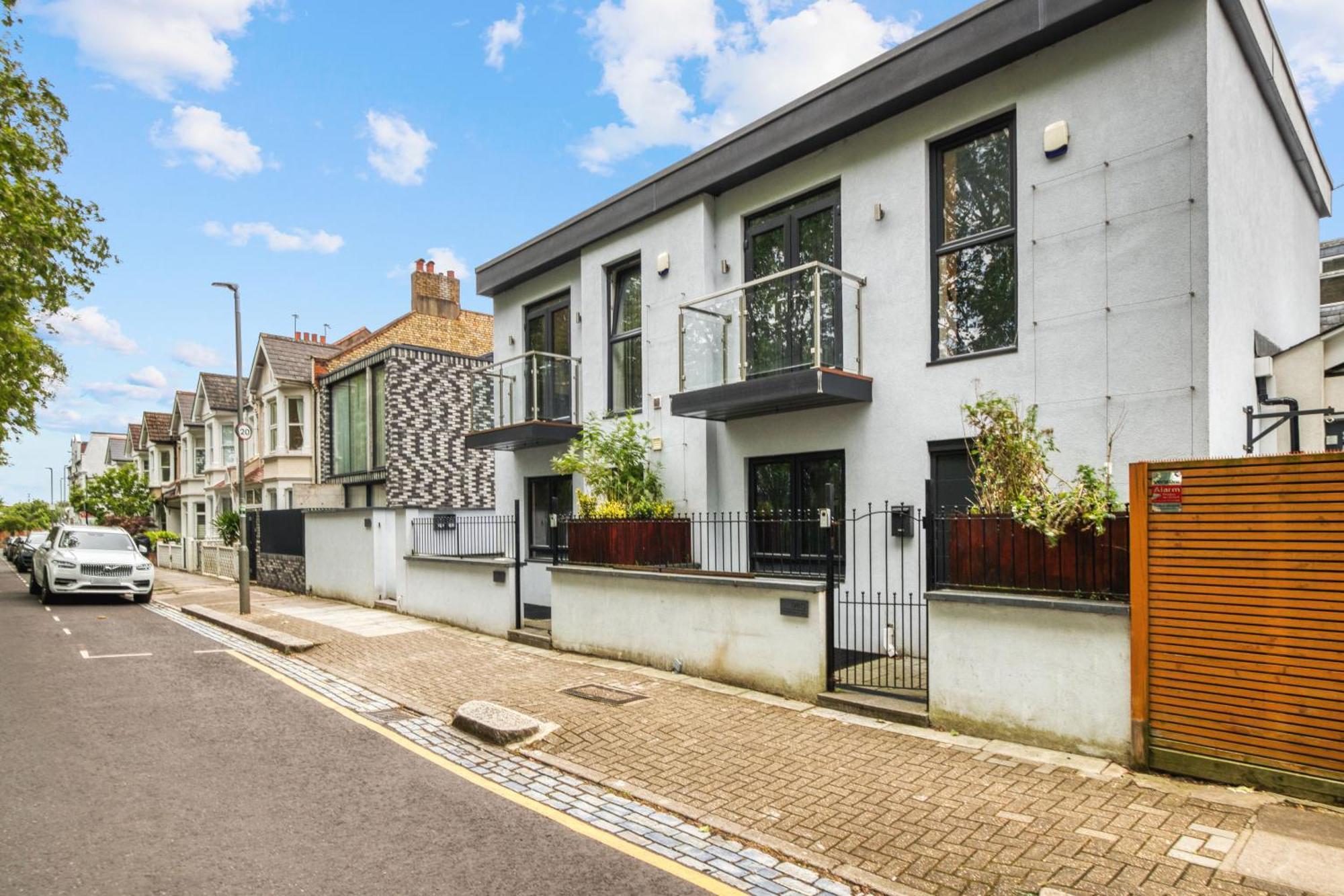 Elegant & Spacious House 3br 3ba Balcony Patio *