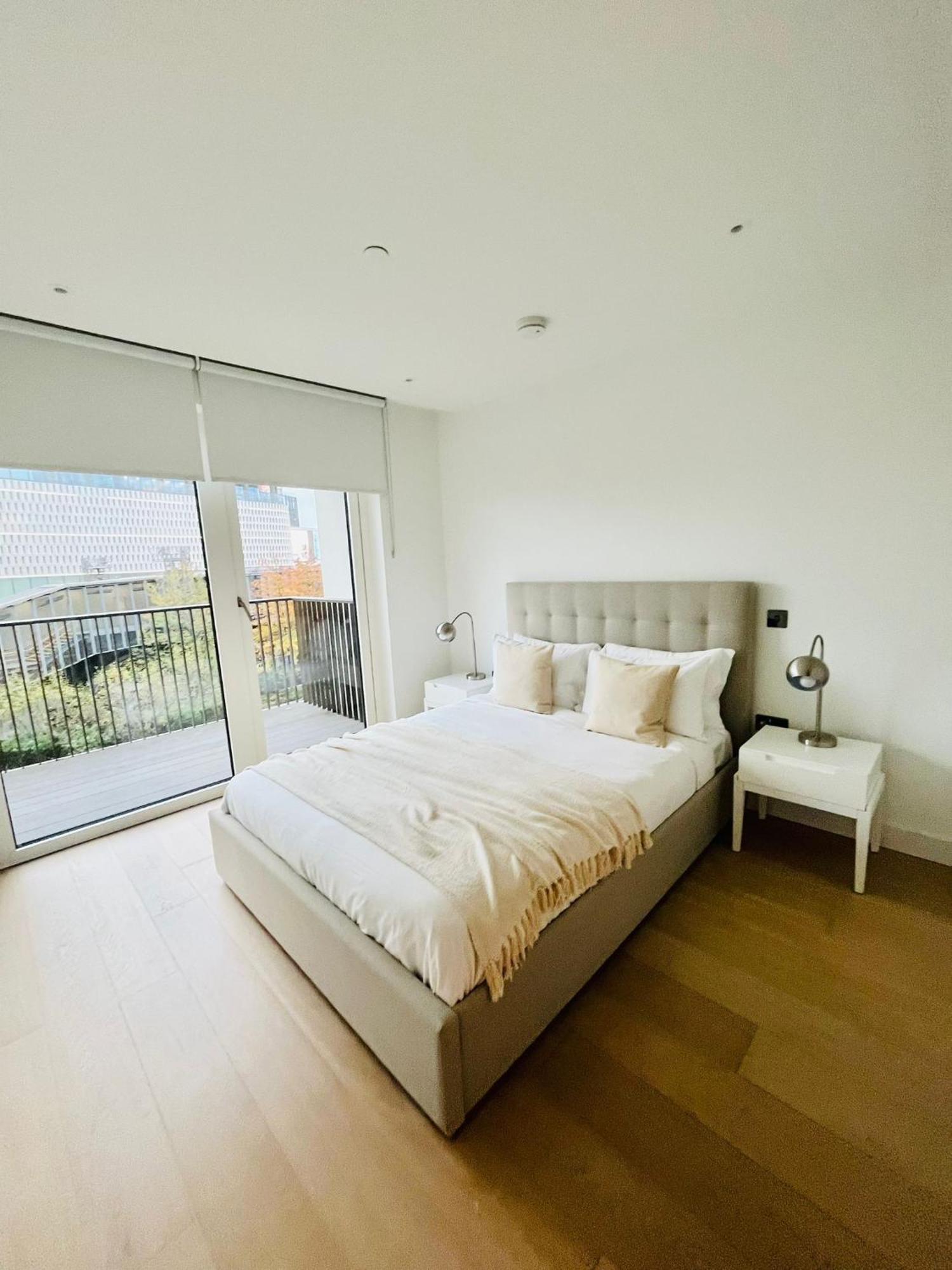 Executive -steps To Tube -quick Access To London